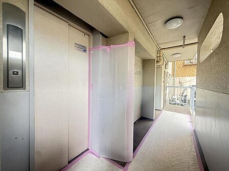 【エントランス】日常の始まりと終わりを彩る空間。