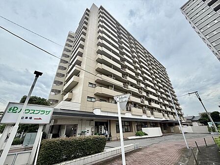 【外観】重厚感と洗練さを兼ね備えた佇まい。