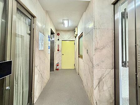 【エントランス】奥行きがあり、道路からの視線も気になりません。