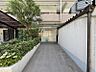 エントランス：【エントランス】豊かな植栽に包まれたエントランスアプローチ。緑が導く我が家への道。