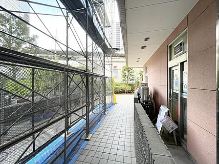 【エントランス】落ち着いた雰囲気のエントランスです。