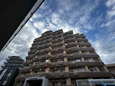 【外観】分譲マンションならではの品のある外観です。
