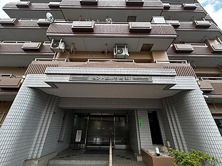 【エントランス】住まう方の安心感を支える空間。