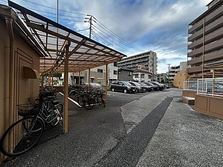 【駐輪場】 広く停めやすい駐輪場
