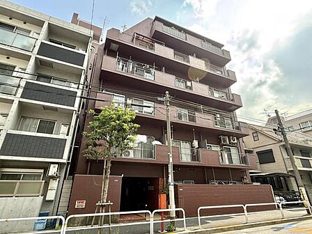 【外観】落ち着きと風格を兼ね備えた佇まい。