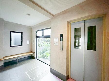 【エントランス】住まいの顔となるエントランス空間です。