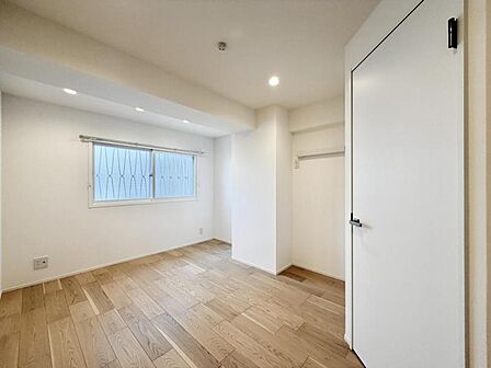 【洋室:7帖】一日の疲れをいやしてくれる主寝室。時を忘れて過ごす場所として過ごせるお部屋です。
