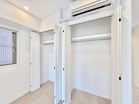 【収納】　各居室に収納完備で住空間に心地よい余白を、生活動線にゆとりをもたらしてくれる