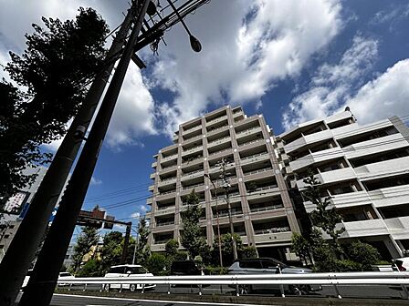 【外観】訪れる人を優しく迎え入れるような、温かみと気品のある表情。