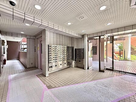 【エントランス】日常の始まりと終わりを彩る空間。