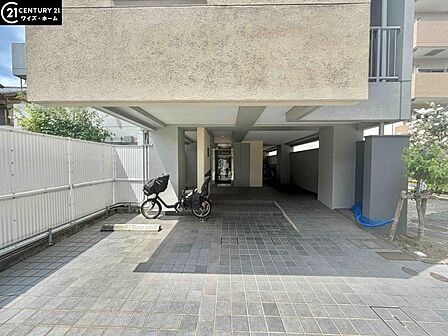 【エントランス】ベビーカーも車椅子もスムーズに。家族みんなに優しいアプローチ。