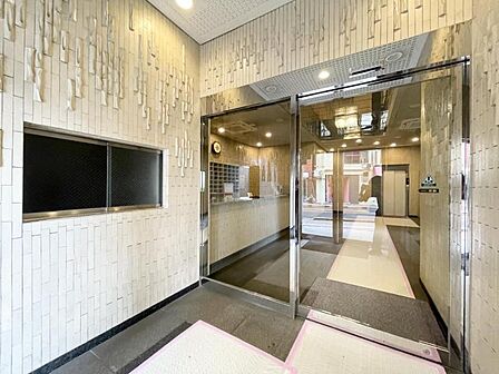 【エントランス】清潔感のある綺麗なエントランスです。
