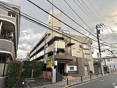 【外観】何年経っても古びない。時代を超えて愛される、スタンダードな美。