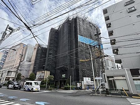 【外観】モダンなデザインが際立つ外観。存在感と品格を兼ね備えたマンションです。
