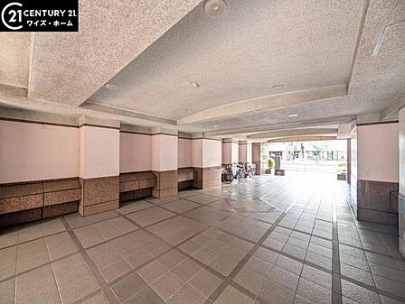 【エントランス】奥行きがあり、道路からの視線も気になりません。