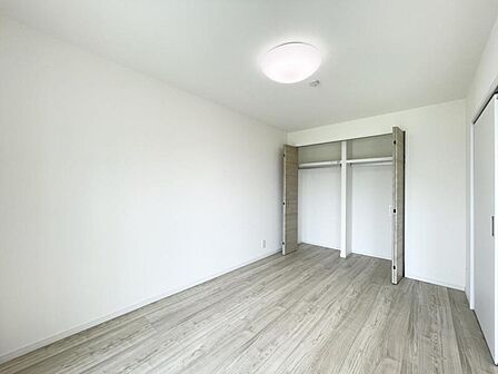 【収納】大容量の収納が各部屋にあるから、生活感をスッキリ隠せる。来客時も慌てず、日常も気持ちよく。
