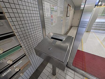 【オートロック】オートロック完備の安心感。住まう人の安全を第一に考えた設計。