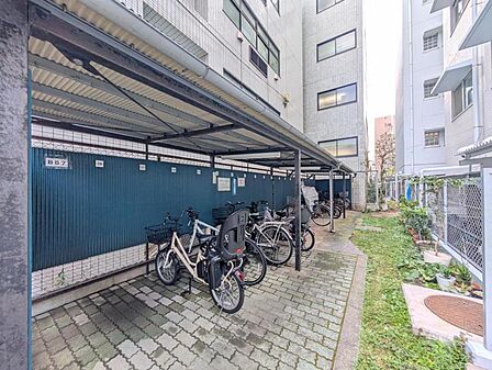 【駐輪場】屋根付きの駐輪スペースがあり、雨の日も安心です。
