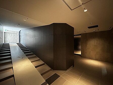 【駐輪場】建物内に整理された駐輪場があり、愛車の保管に便利。