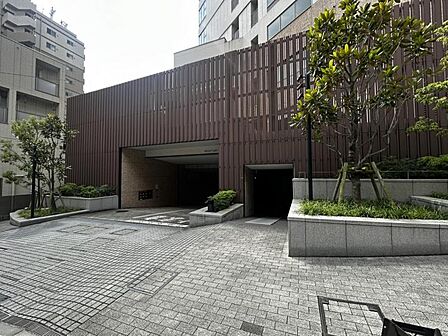 【駐車場】車の出し入れもスムーズな使い勝手の良い駐車スペースです。