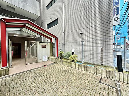 【エントランス】上質な雰囲気を纏う共用スペース。