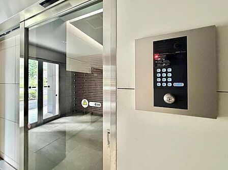 【エントランス】居住者を迎える上品な空間です。