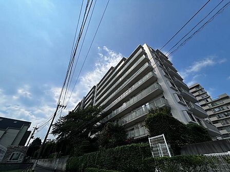 【外観】暮らしの舞台にふさわしい、落ち着きと品格を備えています。