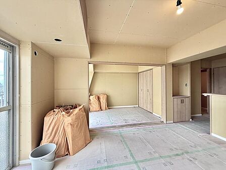 【LDK】室内リフォーム中につき、完成後はきれいな内装でお住まいいただけます。