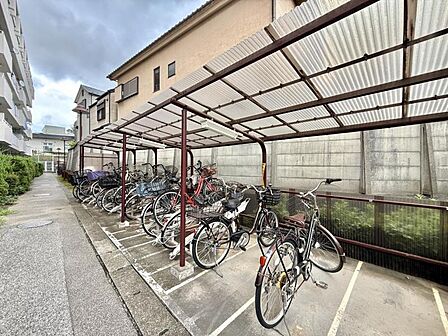 【駐輪場】 広く停めやすい駐輪場