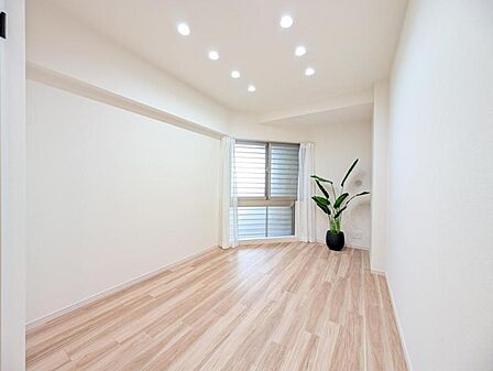 【洋室:6.5帖】 使い方に柔軟性があり、個室としても趣味の部屋としても利用可能です。