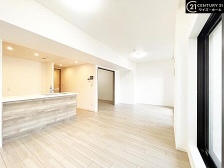【リビング:13.8帖】暖かな日差しと爽やかな風がお部屋全体を吹き抜けるここちよいお部屋になります