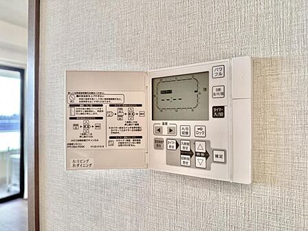 【設備】ホコリを舞い上げず身体にやさしい床暖房付き。