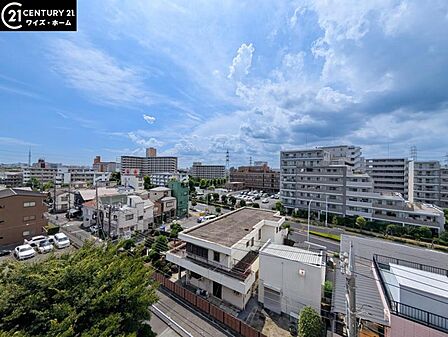 【眺望】　解放感あふれる都心の眺望と、閑静な住宅街の静けさが調和する贅沢な景色。