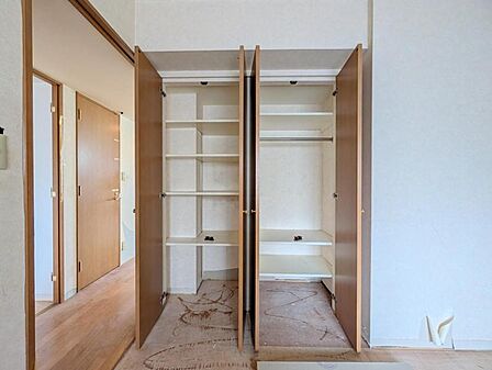 【収納】 建具一枚まで新調。一新された内装で、新生活のスタートを。