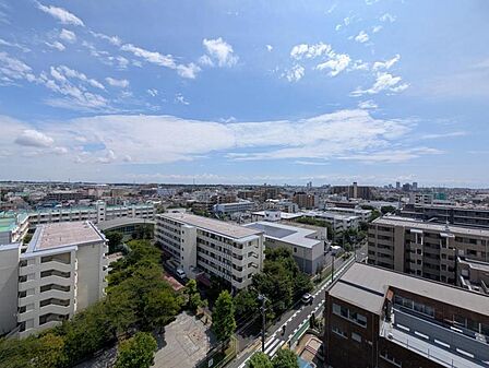 【眺望】　同じ風景が毎日365日、まったく違う顔を見せてくれる。爽快な風も毎日やさしく頬をなでてくれます。