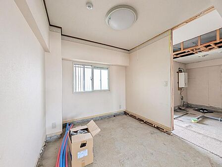 【洋室：4.1帖】　目に見える全てが新しく。リノベならではの清潔感と安心感。