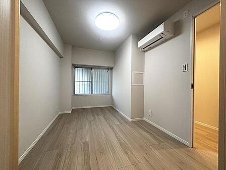 【洋室:5.3帖】独立性があり、在宅ワークにもおすすめです。