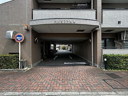 【駐車場】お車をお持ちの方に嬉しい敷地内駐車場。