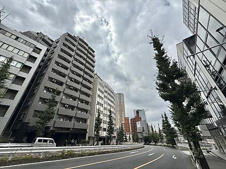 【外観】住まいとしての品格を感じさせる佇まい。