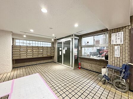 【エントランス】管理が行き届きいつも清潔に保たれています。