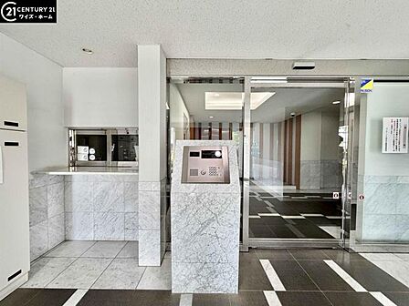 【エントランス】オートロック付きのマンションです。