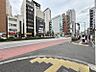 エントランス：【周辺環境】周囲が遮るもののないオープンな空間になっており、車側からも歩行者側からもお互いが視界に入りやすいです。