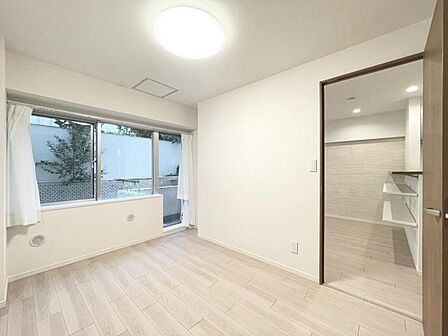 【洋室：5.2帖】プライベートなお部屋ではゆったりとした時間を過ごしたいです。落ち着いた時間が流れる住空間。