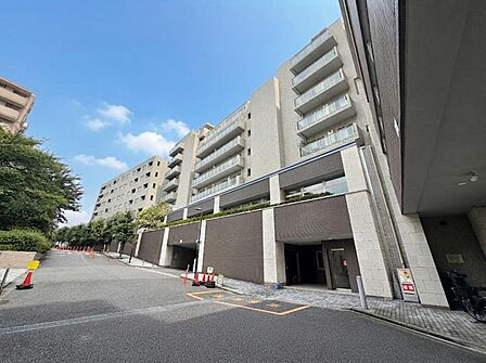 【外観】住まう誇りを再確認させる堂々たる風格。
