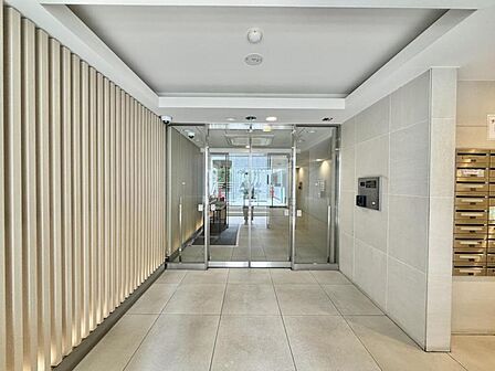 【エントランス】上質な雰囲気を纏う共用スペース。