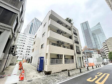 【外観】洗練されたデザインが印象的な外観です。