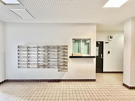 【エントランス】日常の始まりと終わりを彩る空間。