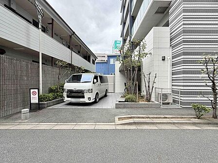【エントランス】しっかりと管理が行き届いており、いつも共用部は綺麗に保たれています。