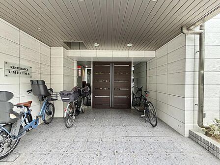 【エントランス】住む人や訪れる人を室内へと優しくエスコートします。
