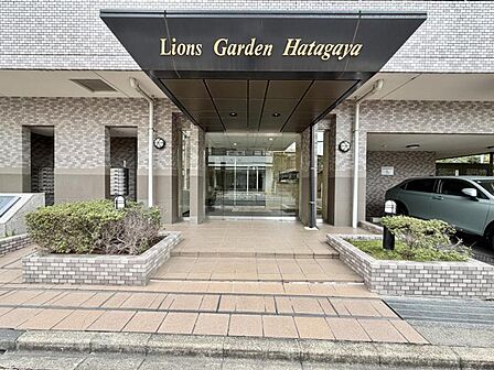 【エントランス】住む人や訪れる人を室内へと優しくエスコートします。